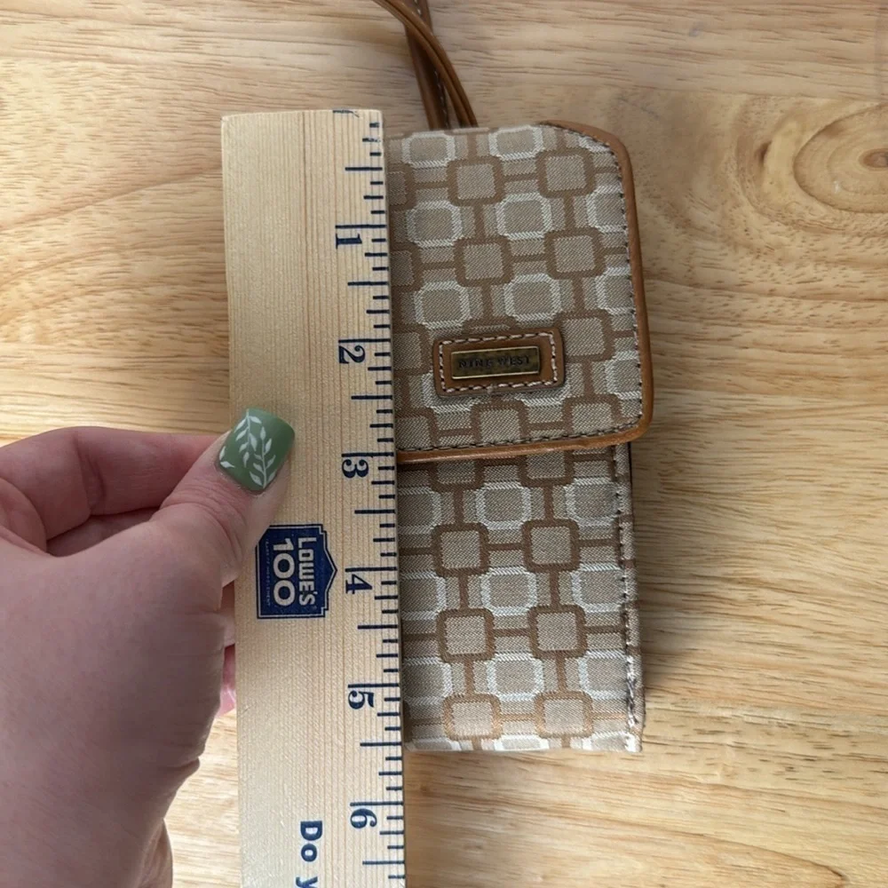 Nine West Vintage Cell Phone Wallet Wristlet ID Display Brown Y2K